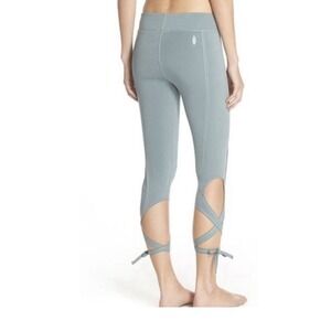 Free People Movement Turnout Yoga Wrap Tie Leggings Women's Size M Green Capri